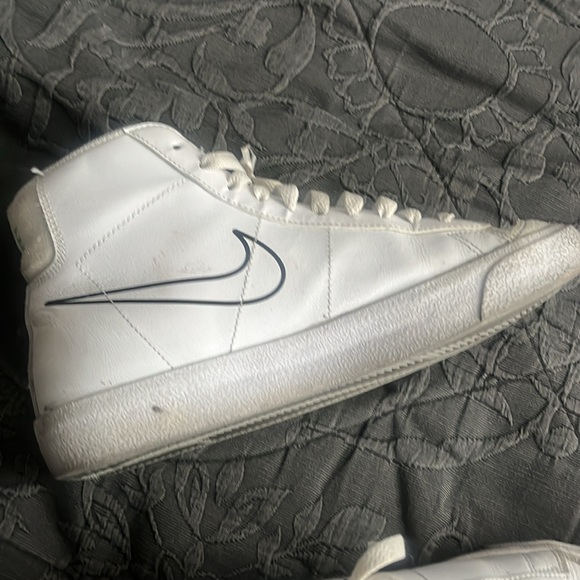 White Nike Blazers Size- 6.5Y - Picture 4 of 5